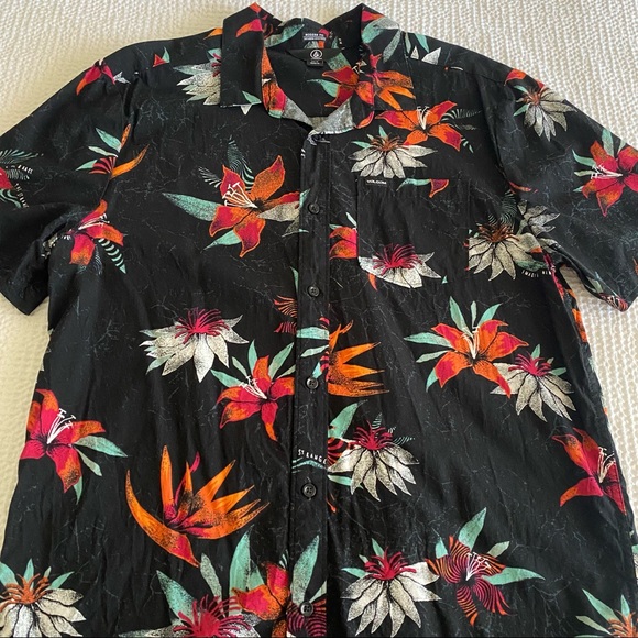 Volcom Button Up - Picture 5 of 5